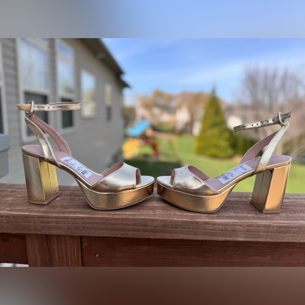 Chinese Laundry Gold Platform Sandals - Picture 3 of 7
